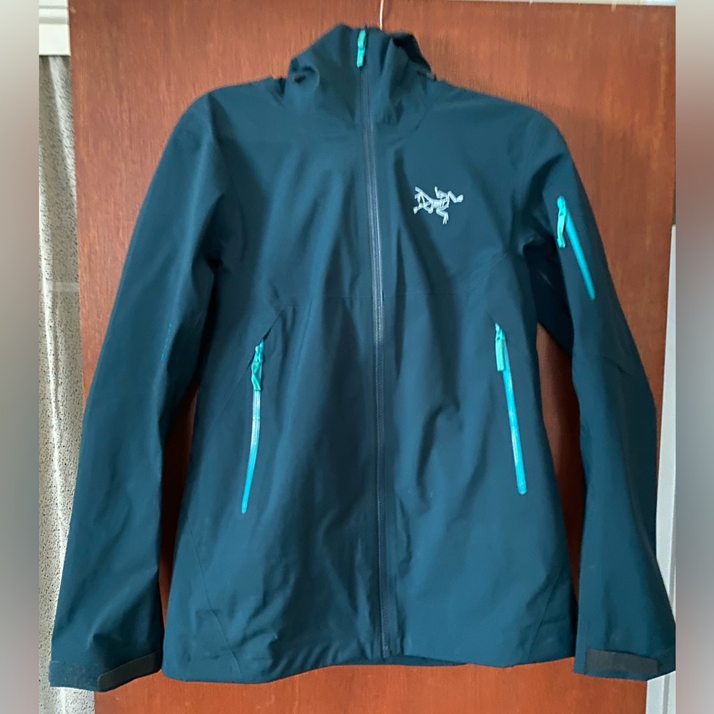 Women's Arc'Teryx Sentinel Gore-Tex Jacket med M EUC Arcteryx